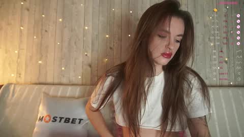 Snapshot of jelli_jennifer chatting on January 8, 2025, 11:21 am follow me on online show from January 8, 2025, 11:21 am