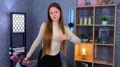 Bella online show from September 30, 2025, 2:05 am