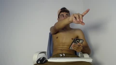 jenfrysuarez online show from February 25, 2026, 10:30 pm
