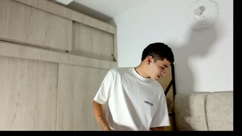 jenfrysuarez online show from June 15, 2026, 11:51 pm