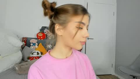 Snapshot of jenie_fire chatting on December 22, 2024, 4:27 pm Dolly online show from December 22, 2024, 4:27 pm
