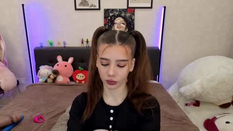Snapshot of jenie_fire chatting on October 5, 2025, 1:31 pm Dolly online show from October 5, 2025, 1:31 pm
