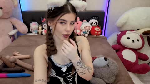 Snapshot of jenie_fire chatting on November 23, 2025, 1:22 pm Dolly online show from November 23, 2025, 1:22 pm