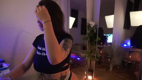 jeniffer_foxx online show from October 9, 2025, 4:32 am