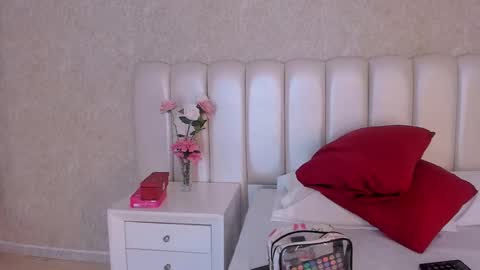 Samanta online show from November 21, 2025, 6:39 pm