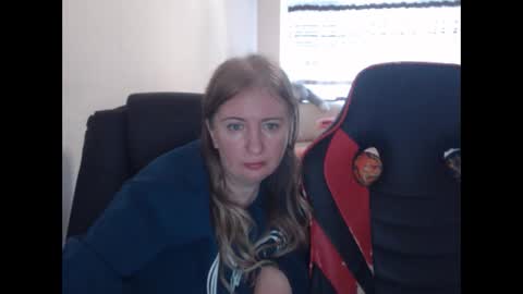 JenisAndPeter online show from October 30, 2025, 7:32 am