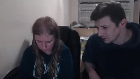 Snapshot of jenisandpeter chatting on December 4, 2025, 7:33 pm JenisAndPeter online show from December 4, 2025, 7:33 pm