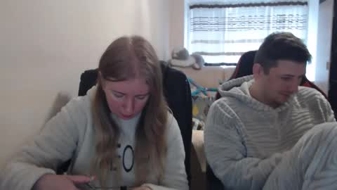 Snapshot of jenisandpeter chatting on December 14, 2025, 8:09 am JenisAndPeter online show from December 14, 2025, 8:09 am