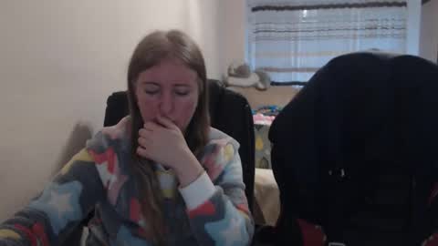 Snapshot of jenisandpeter chatting on December 18, 2025, 6:19 am JenisAndPeter online show from December 18, 2025, 6:19 am