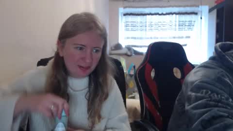 Snapshot of jenisandpeter chatting on March 5, 2026, 6:42 am JenisAndPeter online show from March 5, 2026, 6:42 am