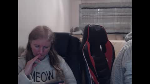 Snapshot of jenisandpeter chatting on March 12, 2026, 7:31 pm JenisAndPeter online show from March 12, 2026, 7:31 pm