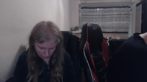 Snapshot of jenisandpeter chatting on March 20, 2026, 7:19 pm JenisAndPeter online show from March 20, 2026, 7:19 pm