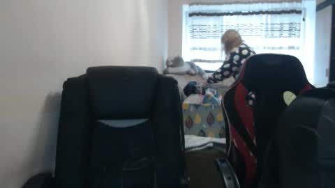 Snapshot of jenisandpeter chatting on April 3, 2026, 5:27 am JenisAndPeter online show from April 3, 2026, 5:27 am