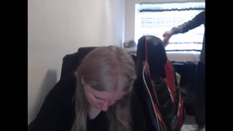 Snapshot of jenisandpeter chatting on April 6, 2026, 5:41 am JenisAndPeter online show from April 6, 2026, 5:41 am