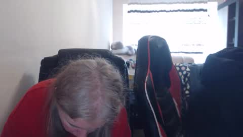 Snapshot of jenisandpeter chatting on April 8, 2026, 6:24 am JenisAndPeter online show from April 8, 2026, 6:24 am