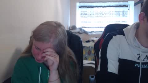 Snapshot of jenisandpeter chatting on April 15, 2026, 5:36 am JenisAndPeter online show from April 15, 2026, 5:36 am