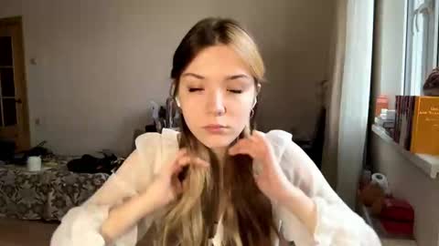 Hey EveryoneIm Kimi  Glad to see you in my room We almost hit 10 Thumb up in one day   online show from February 13, 2026, 11:17 am
