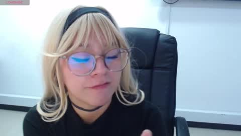 jenn online show from November 8, 2025, 8:07 pm