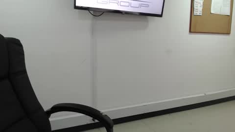 Snapshot of jenn_cg chatting on February 11, 2026, 6:46 pm jenn online show from February 11, 2026, 6:46 pm