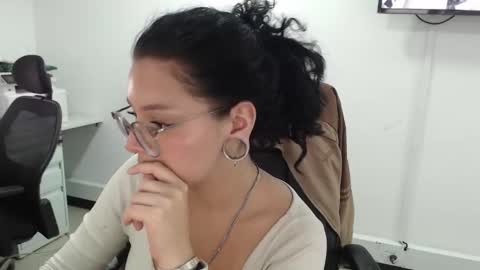 Snapshot of jenn_cg chatting on February 25, 2026, 10:52 pm jenn online show from February 25, 2026, 10:52 pm