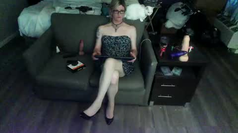 Jenna Cross online show from June 9, 2026, 1:17 am