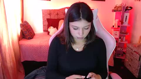 jennal_010 online show from February 18, 2025, 4:26 pm