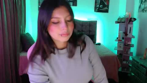 jennal_010 online show from February 19, 2025, 11:36 pm