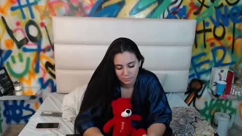 jenner_madison online show from December 17, 2025, 11:44 pm