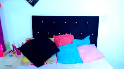 Snapshot of jenng18 chatting on December 4, 2025, 8:45 am jenn online show from December 4, 2025, 8:45 am