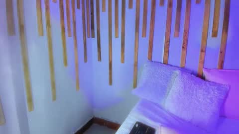 Jennifer vega  online show from September 17, 2025, 9:16 pm