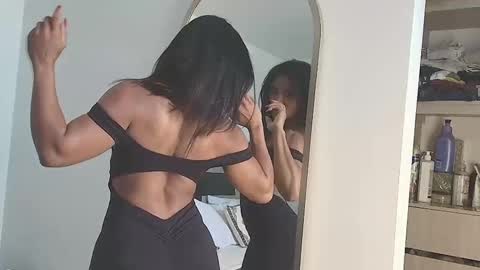 Jenn online show from November 18, 2025, 6:45 pm