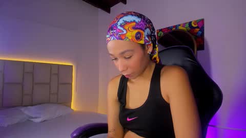 jenny__lawrence online show from November 9, 2025, 7:34 pm