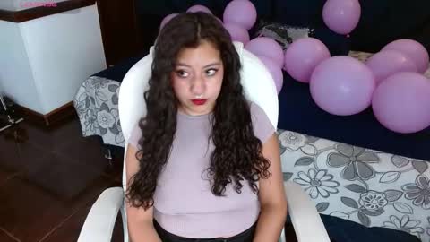 Snapshot of jenny_golden1 chatting on January 6, 2026, 12:31 pm Jenny online show from January 6, 2026, 12:31 pm