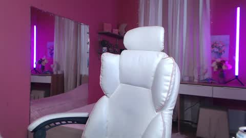 jenny_smitx online show from February 24, 2025, 11:43 am