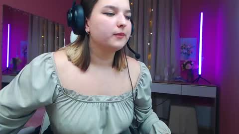 jenny_smitx online show from March 7, 2025, 2:12 pm