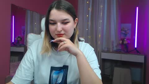 jenny_smitx online show from March 12, 2025, 12:04 pm