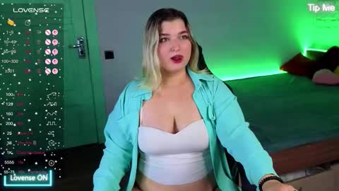 jenny_smitx online show from October 11, 2025, 9:08 am