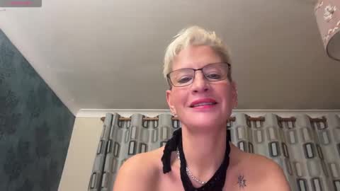JennyHazel online show from November 10, 2025, 7:02 pm