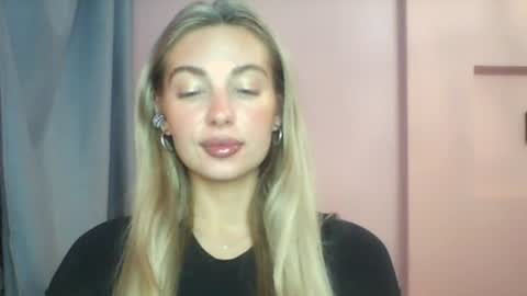 Snapshot of jennyjansen chatting on July 26, 2026, 11:00 pm The Flower Power Models online show from July 26, 2026, 11:00 pm