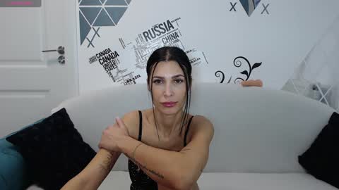 Snapshot of jennyxxx00 chatting on February 3, 2025, 8:35 am Jenny online show from February 3, 2025, 8:35 am
