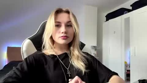 Snapshot of jeraldinebounds chatting on July 23, 2026, 10:24 am Sonya online show from July 23, 2026, 10:24 am