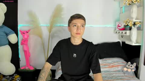 jero independent model online show from May 22, 2026, 11:43 pm