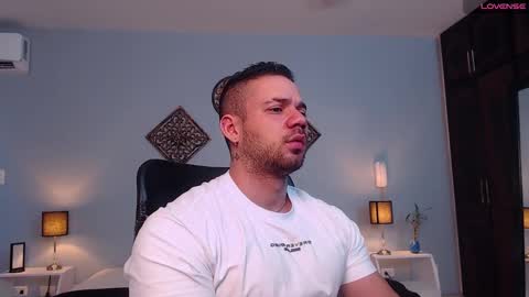 Snapshot of jeremylowe chatting on January 10, 2025, 1:09 pm Jeremy Lowe online show from January 10, 2025, 1:09 pm