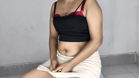 Jesmin online show from July 5, 2026, 5:42 pm