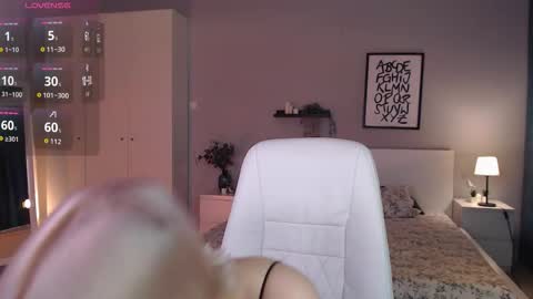 Jess online show from October 14, 2025, 7:42 am