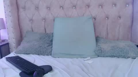 Jessica  online show from October 25, 2025, 3:51 pm