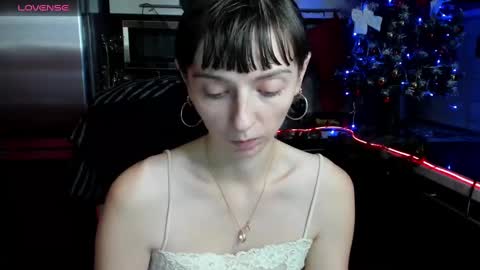 jessicaforris online show from December 10, 2024, 10:28 am
