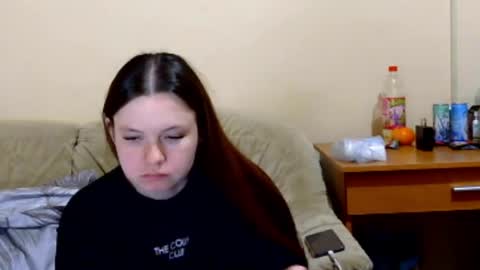 jessicaholland1 online show from April 19, 2026, 6:43 pm