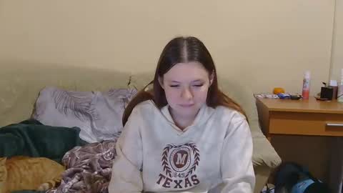 jessicaholland1 online show from April 24, 2026, 5:26 pm