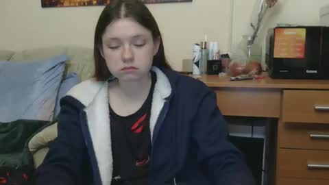 jessicaholland1 online show from May 16, 2026, 6:39 pm
